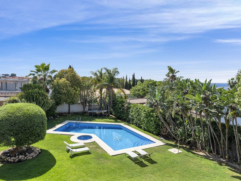 Villa for Sale in El Paraiso, Malaga 39