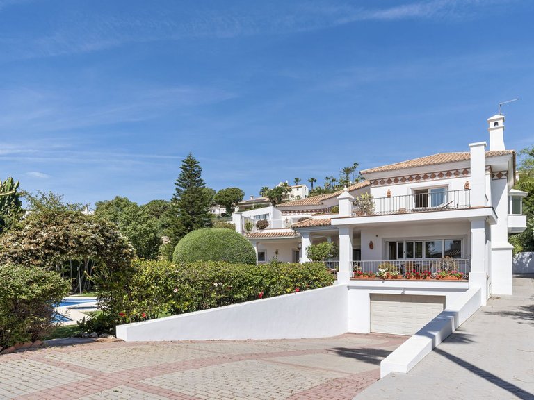 Villa for Sale in El Paraiso, Malaga 41