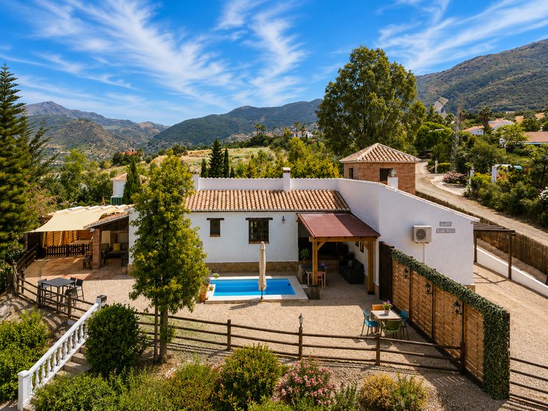Villa for Sale in Alcaucin, Malaga 8