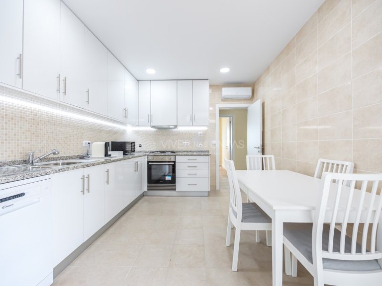 Villa for Rent in Almada, Setubal 1
