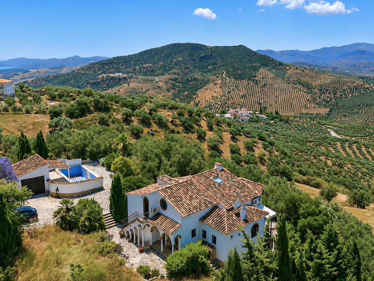 Villa for Sale in Periana, Malaga 3