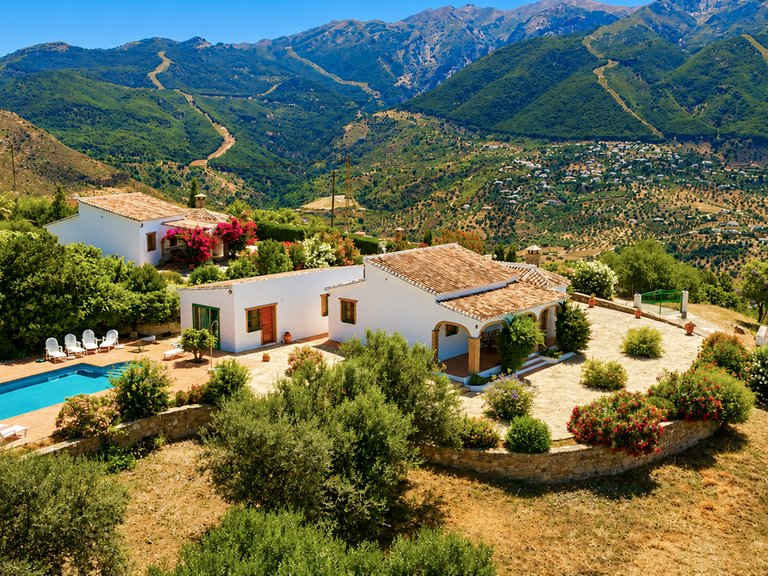 Villa for Sale in Alcaucin, Malaga 1