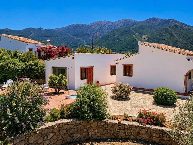 Villa for Sale in Alcaucin, Malaga 5