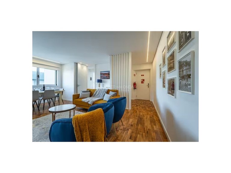 Apartment for Sale in Porto, Porto 3