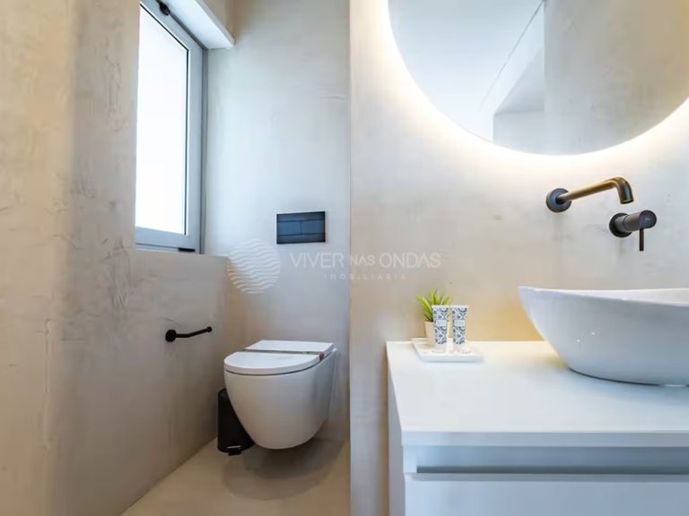 Apartment for Sale in Porto, Porto 23