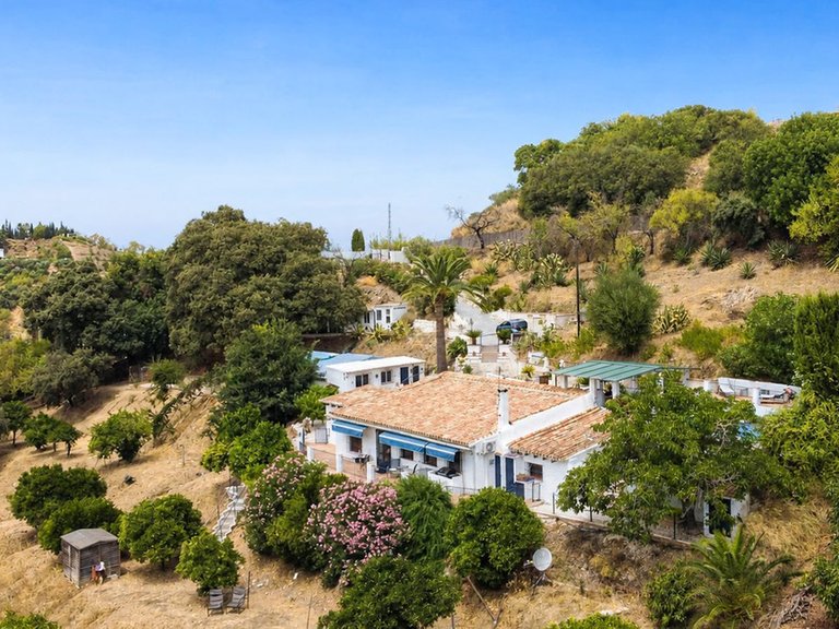 Villa for Sale in Alhaurin El Grande, Malaga 1