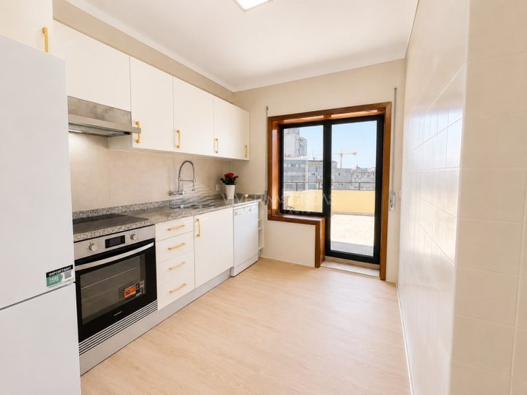 Apartment for Sale in Santa Marinha Do Zezere, Porto 7