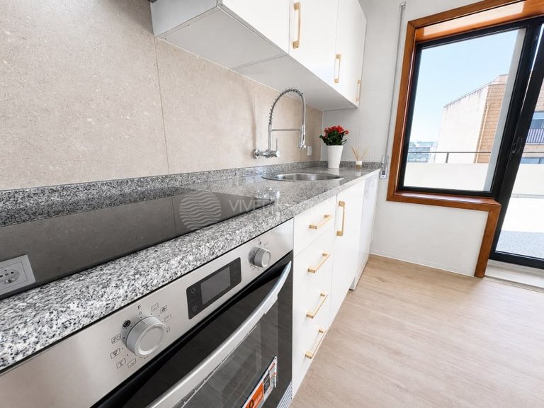 Apartment for Sale in Santa Marinha Do Zezere, Porto 8