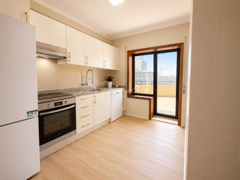 Apartment for Sale in Santa Marinha Do Zezere, Porto 9