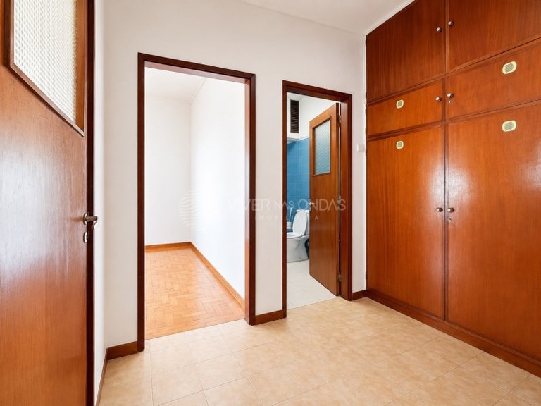 Apartment for Sale in Porto, Porto 13