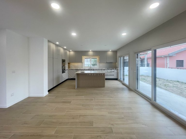 Villa for Sale in Fernao Ferro, Setubal 1