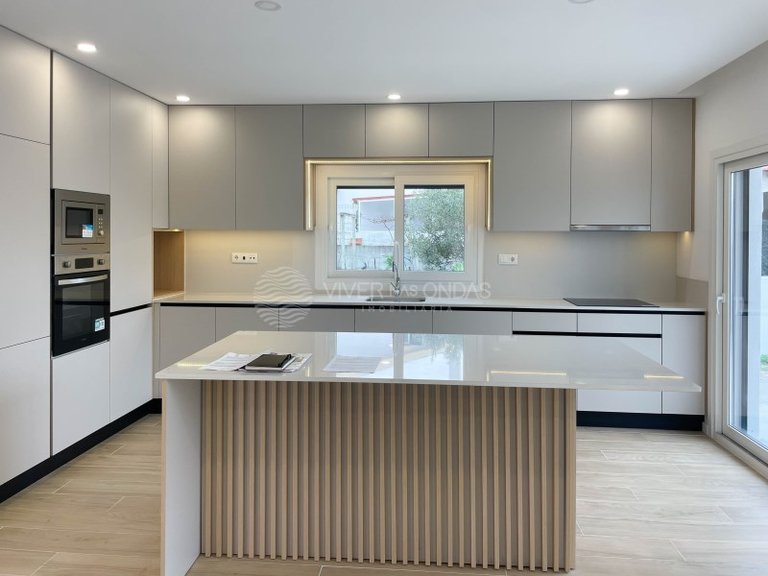Villa for Sale in Fernao Ferro, Setubal 3