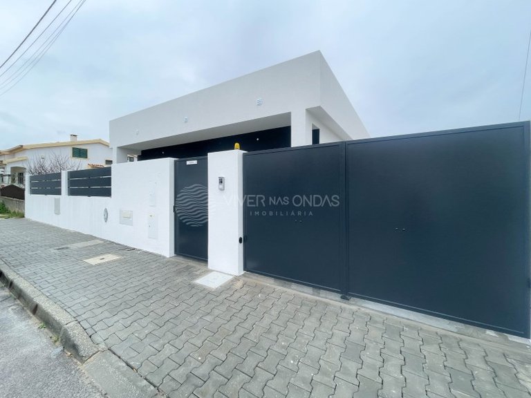 Villa for Sale in Fernao Ferro, Setubal 32