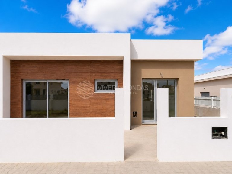 Villa for Sale in Fernao Ferro, Setubal 1