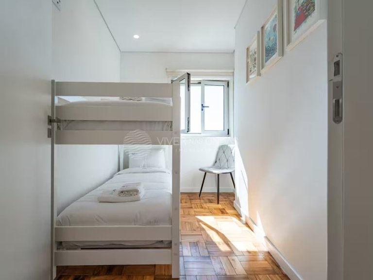 Apartment for Sale in Porto, Porto 11