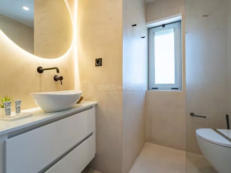 Apartment for Sale in Porto, Porto 13