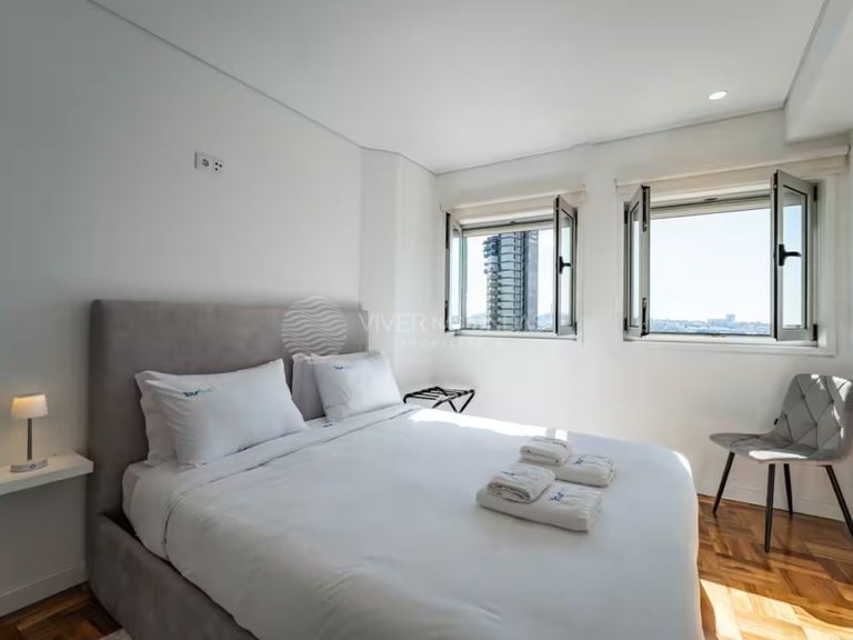 Apartment for Sale in Porto, Porto 25