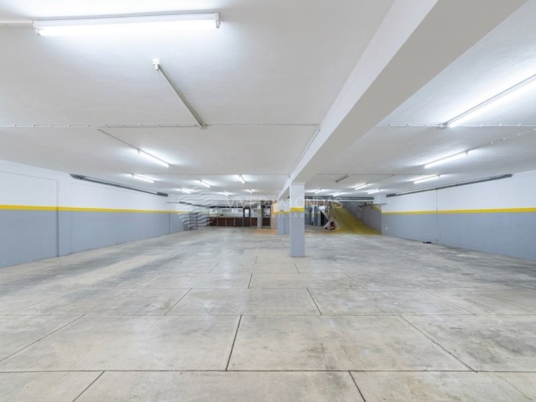 Commercial for Sale in Vila Nova De Gaia, Porto 1