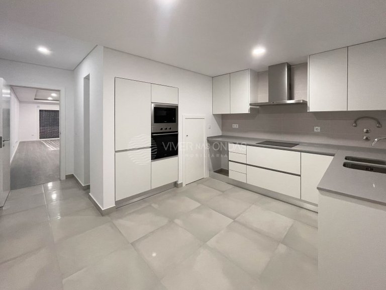 Villa for Sale in Fernao Ferro, Setubal 1