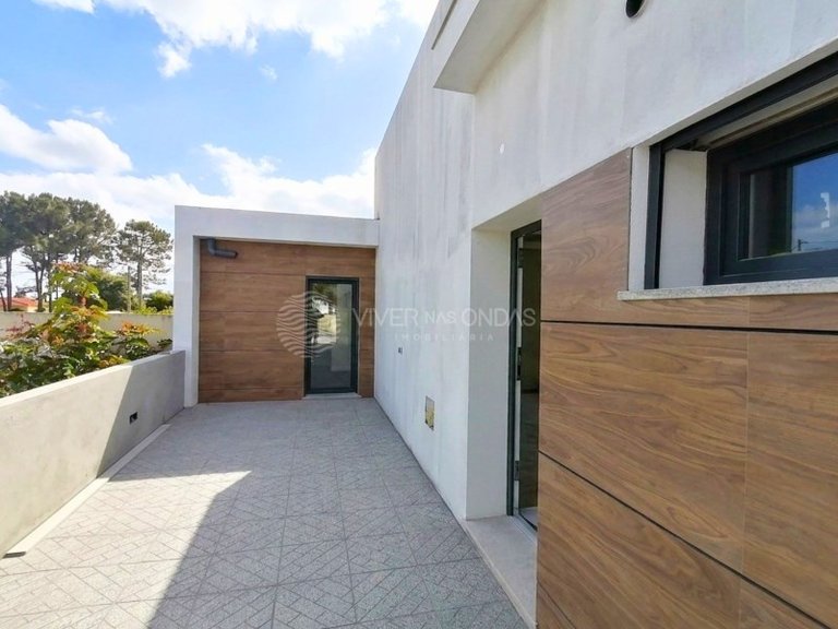 Villa for Sale in Fernao Ferro, Setubal 3