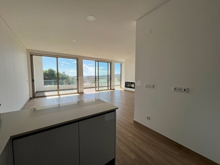 Villa for Sale in Mexilhoeira Grande, Algarve 8