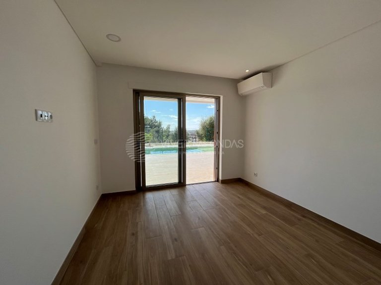 Villa for Sale in Mexilhoeira Grande, Algarve 15