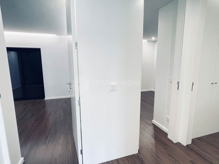 Apartment for Sale in Porto, Porto 11