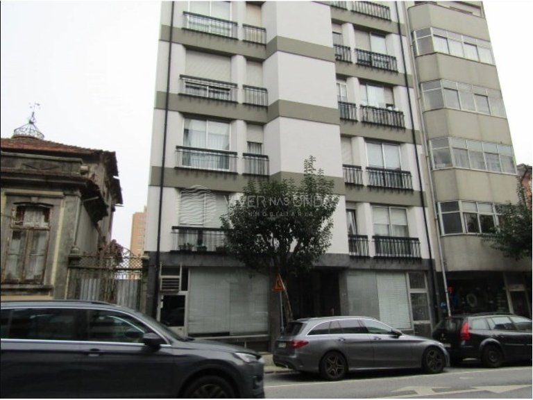 Commercial for Sale in Porto, Porto 2