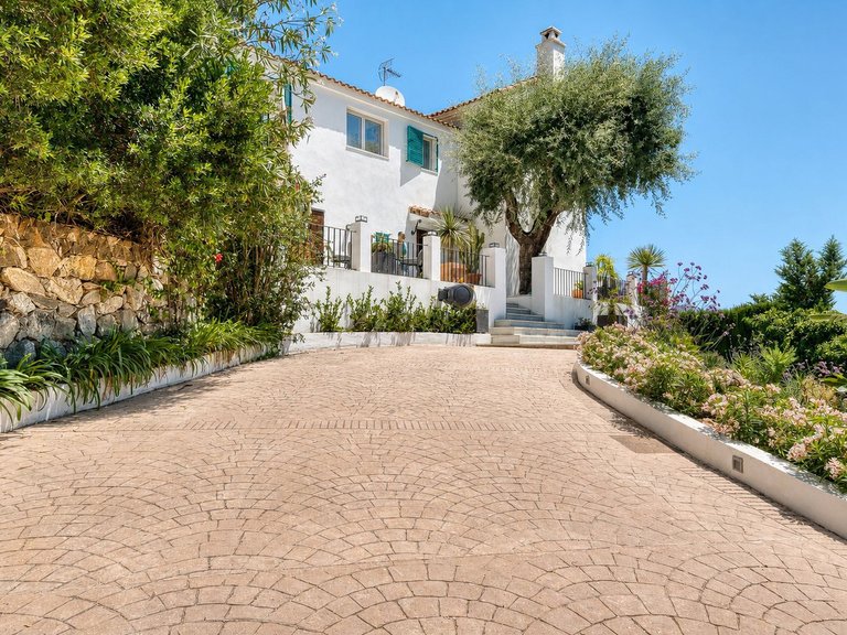 Villa for Sale in El Madronal, Malaga 1