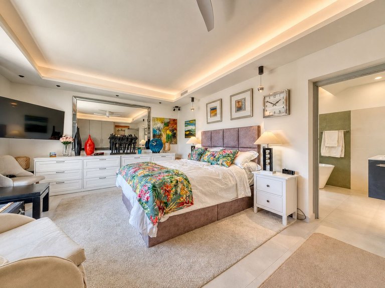 Villa for Sale in El Madronal, Malaga 41