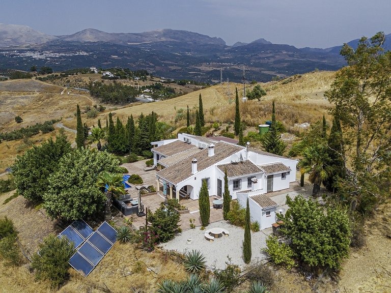 Villa for Sale in Vinuela, Malaga 2