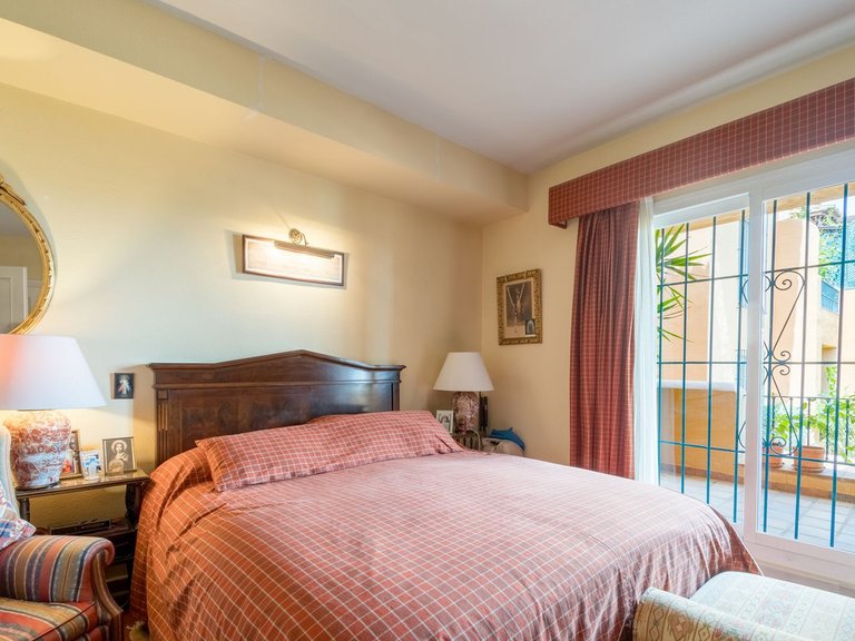 Apartment for Sale in Nueva Andalucia, Malaga 19