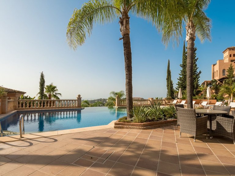 Apartment for Sale in Nueva Andalucia, Malaga 24