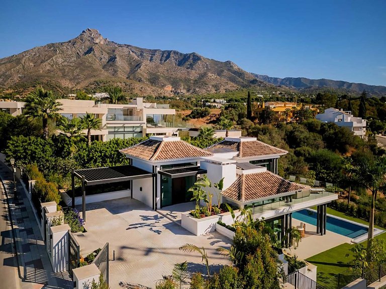 Villa for Sale in Marbella, Malaga 2