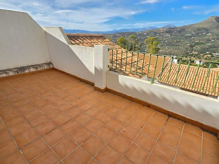 Town House for Sale in Alcaucin, Malaga 8