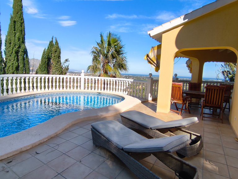 Villa for Sale in Inland La Sella Golf, Alicante 1
