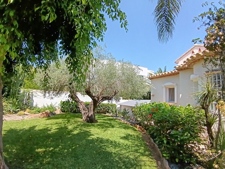 Villa for Sale in Inland La Sella Golf, Alicante 39