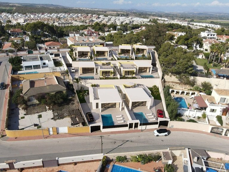 Villa for Sale in Torrevieja, Alicante 8