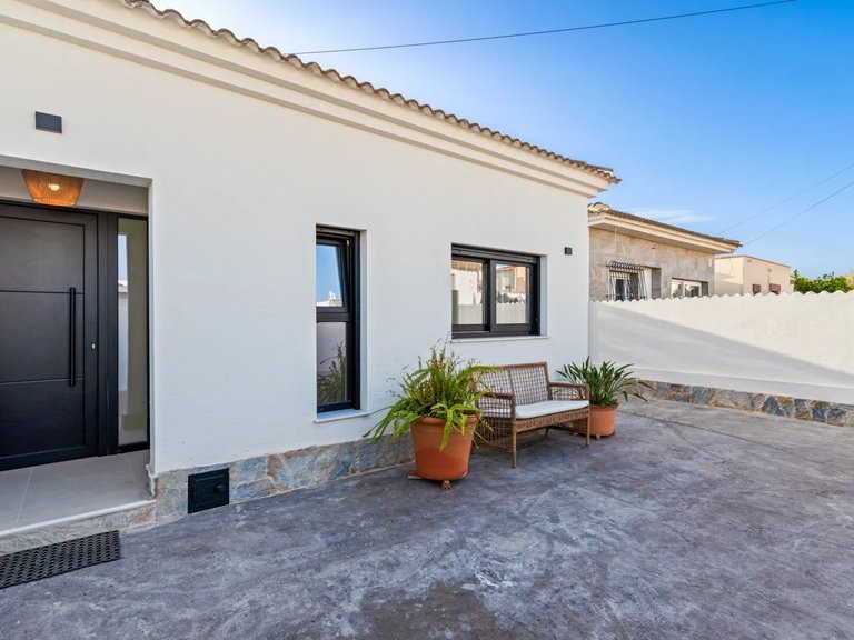 Villa for Sale in Torrevieja, Alicante 27