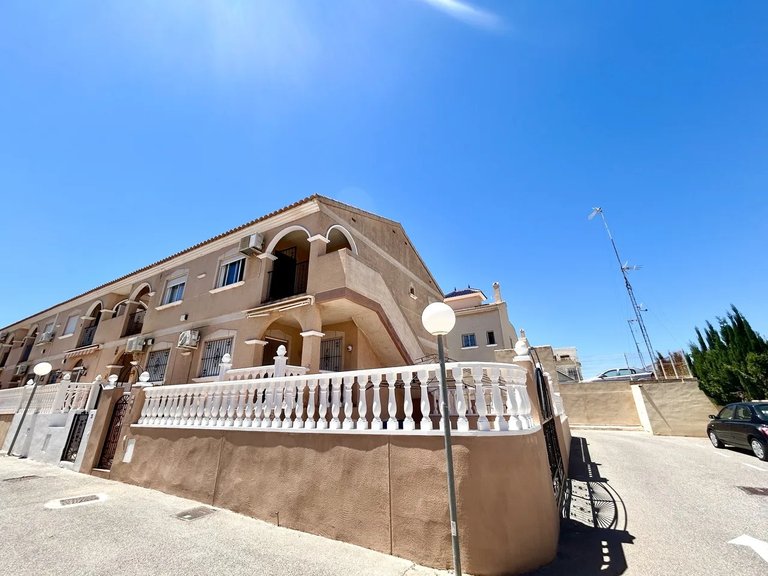 Villa for Sale in La Zenia, Alicante 1