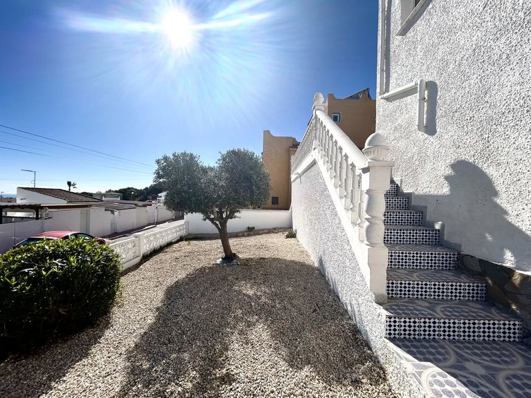 Villa for Sale in Villamartin, Alicante 29