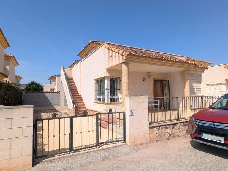 Villa for Sale in Lo Crispin, Alicante 1