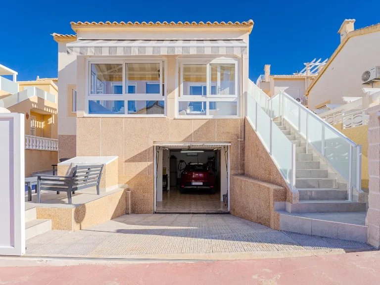 Villa for Sale in Orihuela-costa, Alicante 1