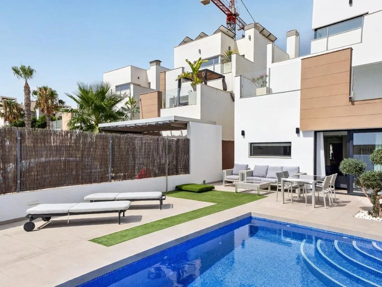 Villa for Sale in Guardamar Del Segura, Alicante 2