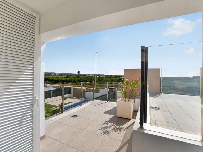 Villa for Sale in Guardamar Del Segura, Alicante 28