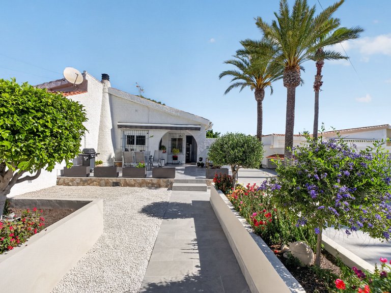 Villa for Sale in Torrevieja, 18