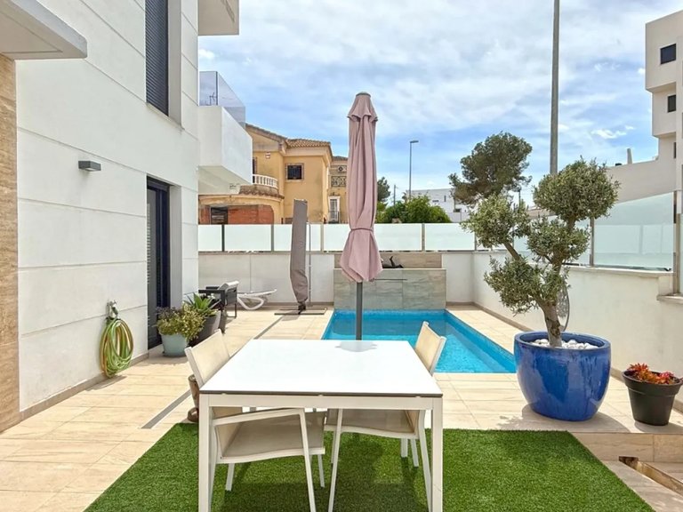 Villa for Sale in Orihuela Costa, Alicante 5