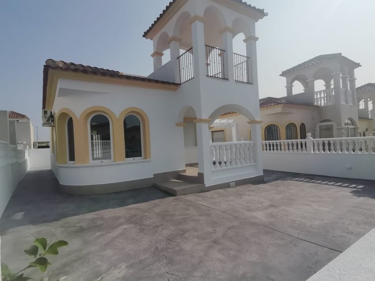 Villa for Sale in Lo Crispin, Algorfa, Alicante 1
