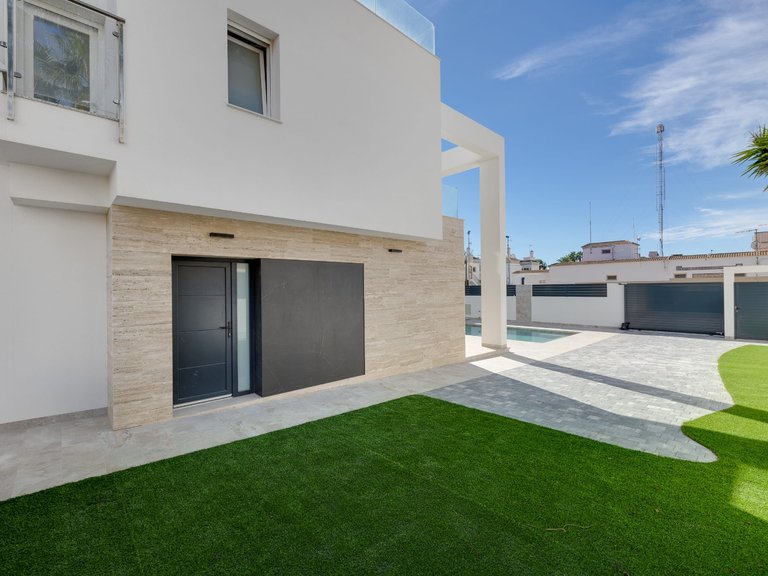 Villa for Sale in Torrevieja, Alicante 11