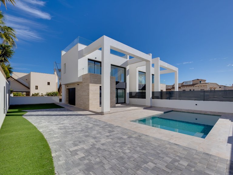 Villa for Sale in Torrevieja, Alicante 4